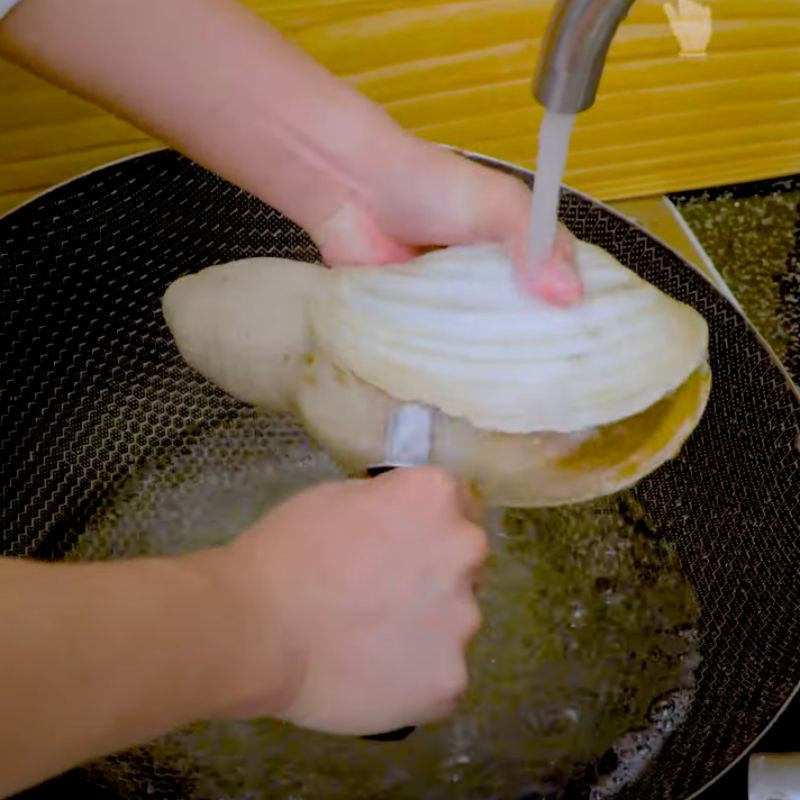 Phương Oanh gây chú ý khi soạn bàn ăn 'fine dining' ốc vòi voi tại gia, cách làm cực dễ tại nhà cho dịp nghỉ lễ 30/4- Ảnh 6.