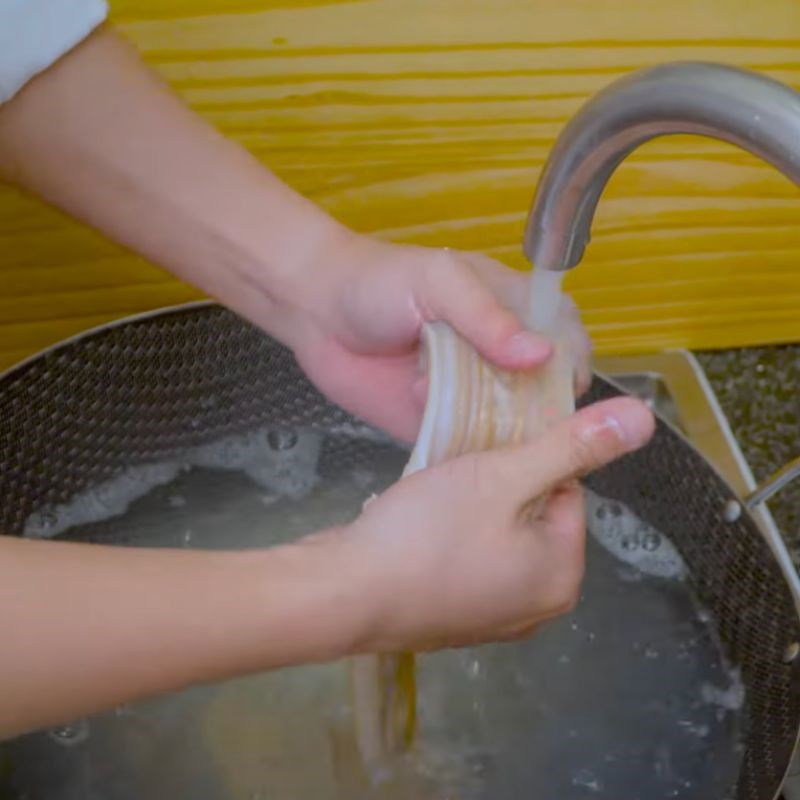 Phương Oanh gây chú ý khi soạn bàn ăn 'fine dining' ốc vòi voi tại gia, cách làm cực dễ tại nhà cho dịp nghỉ lễ 30/4- Ảnh 17.