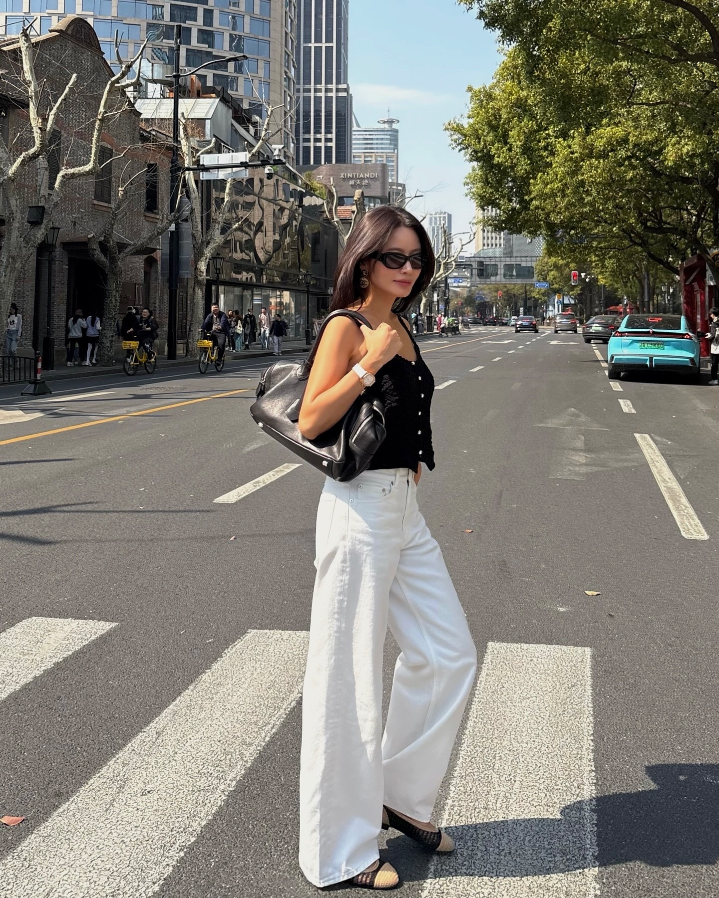 4 mẫu quần jeans thịnh hành nhất mùa hè 2025- Ảnh 6.