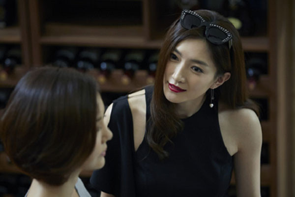 Chị chồng ly hôn về nhà ở muốn chiếm phòng ngủ của vợ chồng tôi còn phán một câu xanh rờn