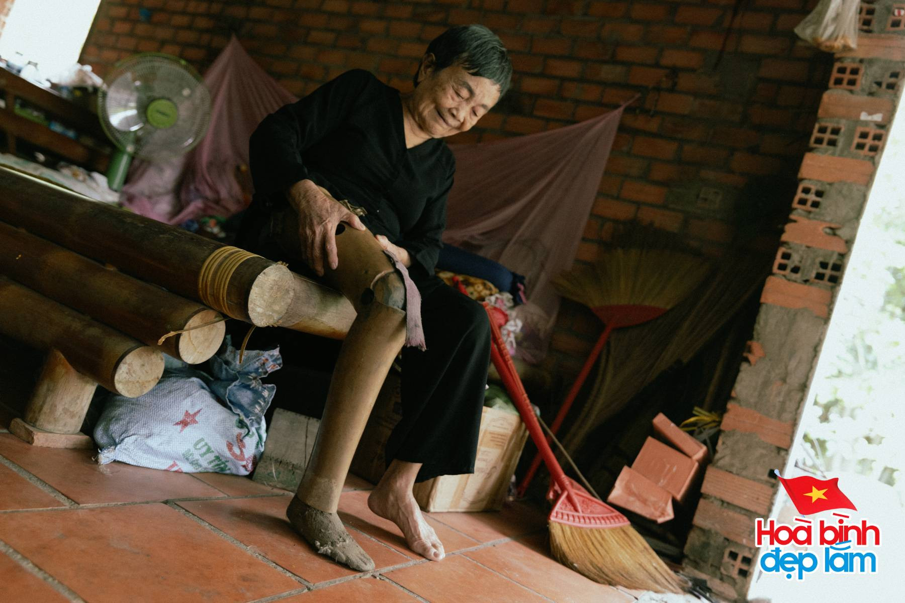 Một đời để thương: Câu chuyện của đôi vợ chồng thương binh chỉ còn một chân và lời hẹn ước giữa bom đạn- Ảnh 8.