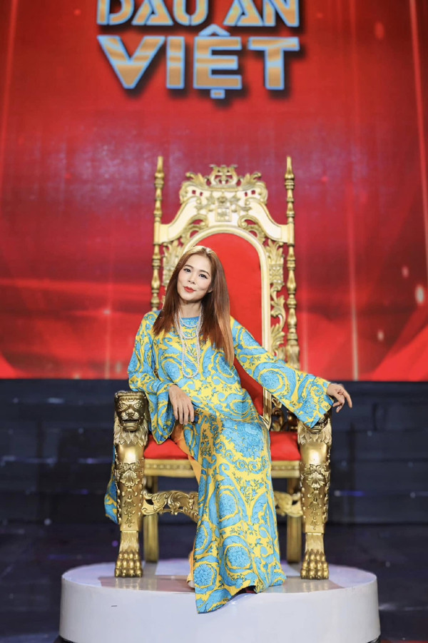 Nữ ca sĩ quê Quảng Bình nổi tiếng với danh xưng 'mỹ nhân ngư' giờ có cuộc sống như 'bà hoàng' ở tuổi ngoài 50- Ảnh 4.