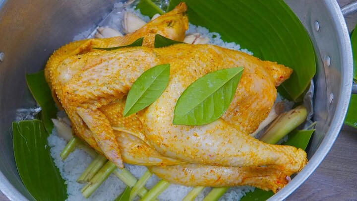 Làm gà ủ muối tại nhà vô cùng đơn giản, tiết kiệm và đảm bảo vệ sinh. (Ảnh: Ăn gì đây ta?)