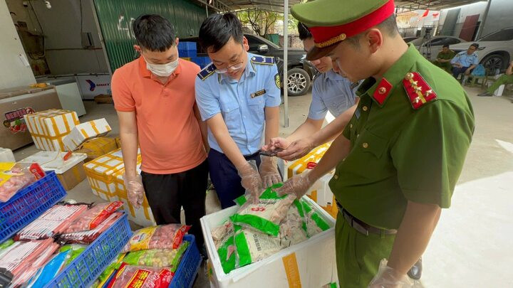Lực lượng chức năng phát hiện thu giữ số thực phẩm