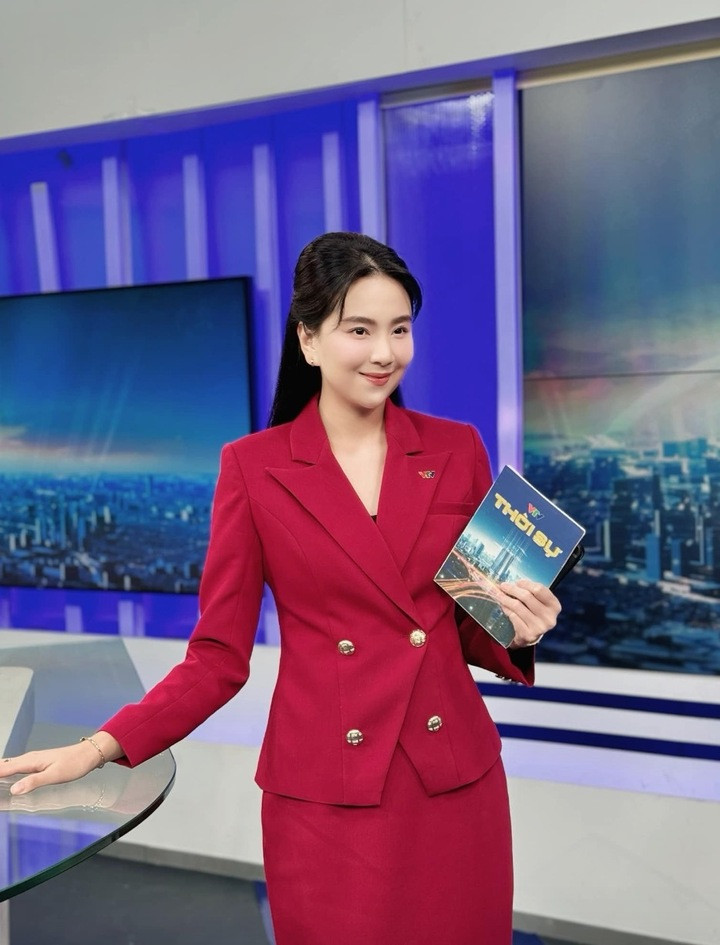Cuộc sống của 'MC đẹp nhất VTV' sau 1 năm chia tay chồng thiếu gia và tái hôn - 2