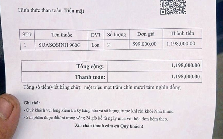 Hóa đơn mua sữa được chị O. giữ lại.