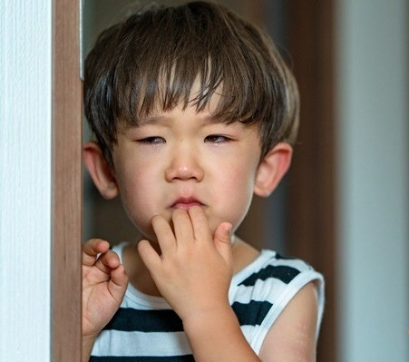 Sự thật đáng buồn: 3 hành vi ở trẻ là biểu hiện của sự thiếu tình thương nhưng nhiều bố mẹ lại tự hào cho đó là EQ cao - Ảnh 2.
