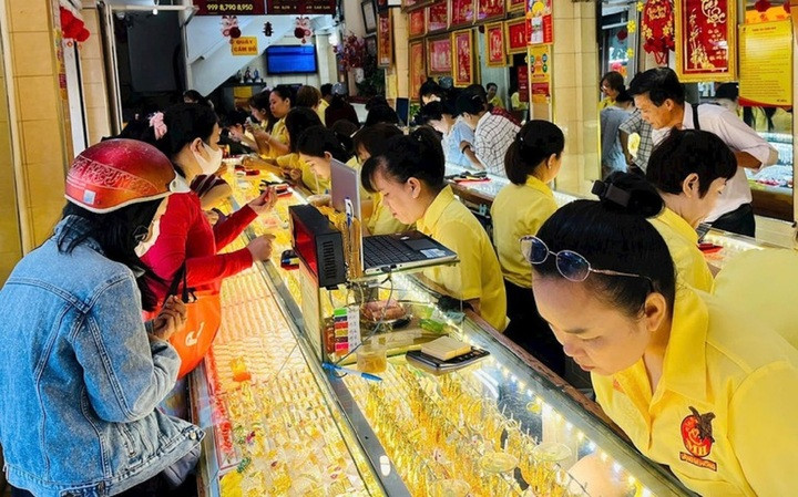 Chuyên gia cho biết, giá vàng chưa thể về mốc 100 triệu đồng/lượng. (Ảnh minh họa).