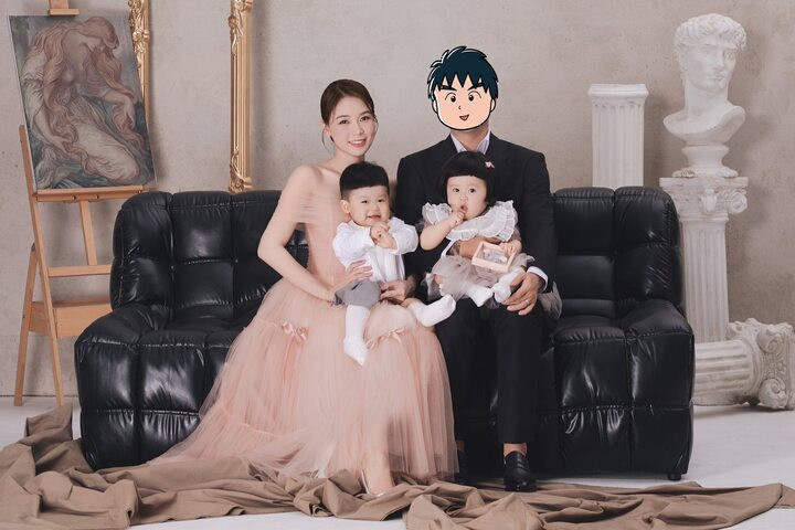 Sam vẫn giấu gương mặt ông xã trong bộ ảnh gia đình mới nhất.