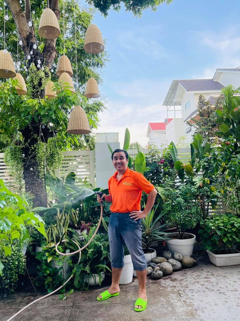 MC Quyền Linh bất ngờ tiết lộ vừa mua biệt thự sân vườn vài trăm mét vuông ở TP.HCM làm của hồi môn cho con gái- Ảnh 6.