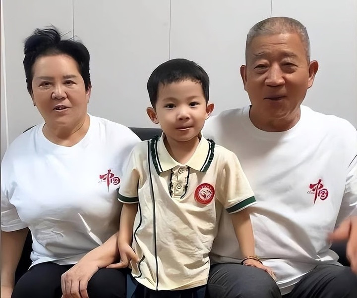 Câu chuyện của gia đình này gây tranh cãi trên mạng xã hội Trung Quốc. (Ảnh: Baidu)