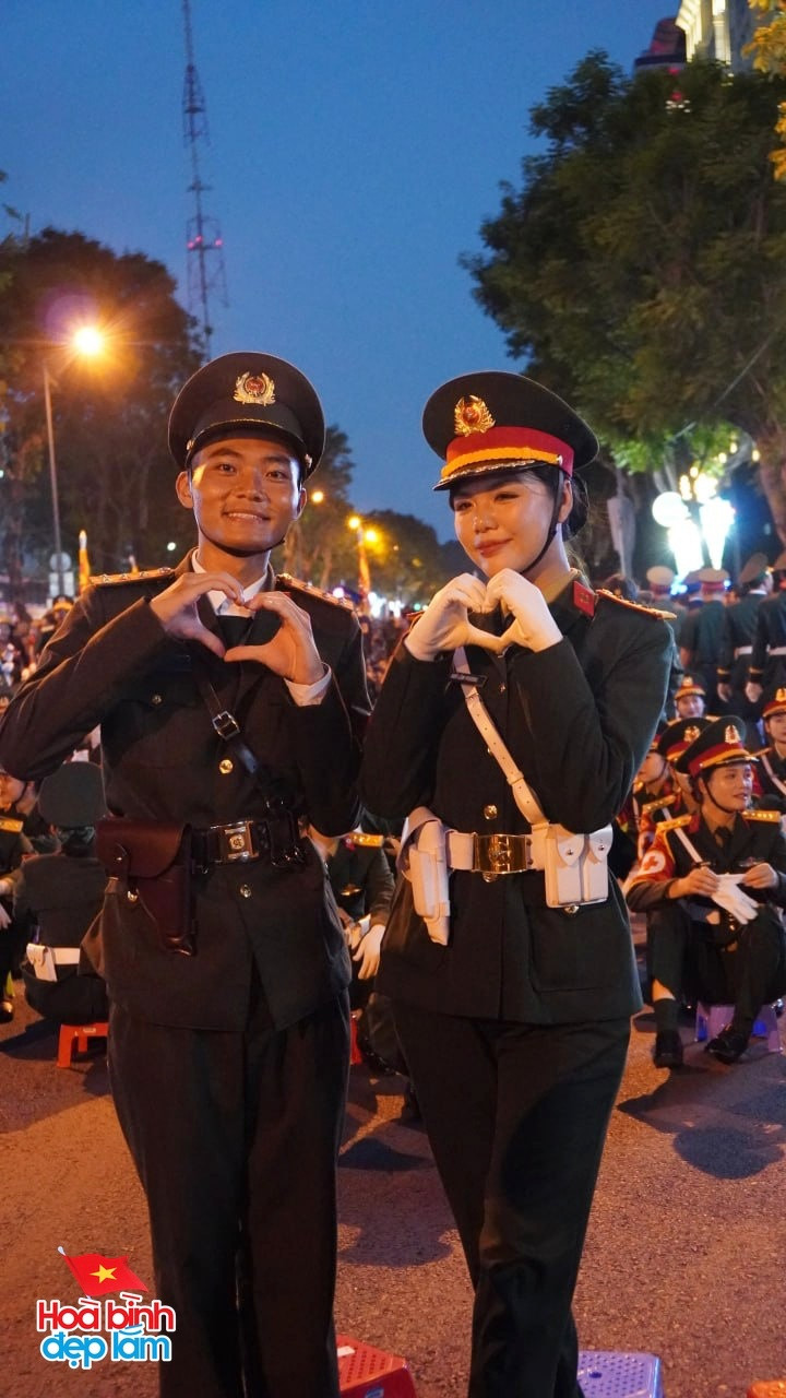 CLIP: Bắt trọn biểu cảm của Ngô Lâm Phương - nữ Trung úy cao 1m73 đang gây sốt- Ảnh 1.