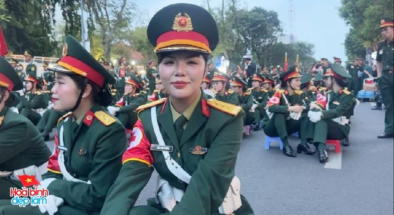 CLIP: Bắt trọn biểu cảm của Ngô Lâm Phương - nữ Trung úy cao 1m73 đang gây sốt- Ảnh 8.