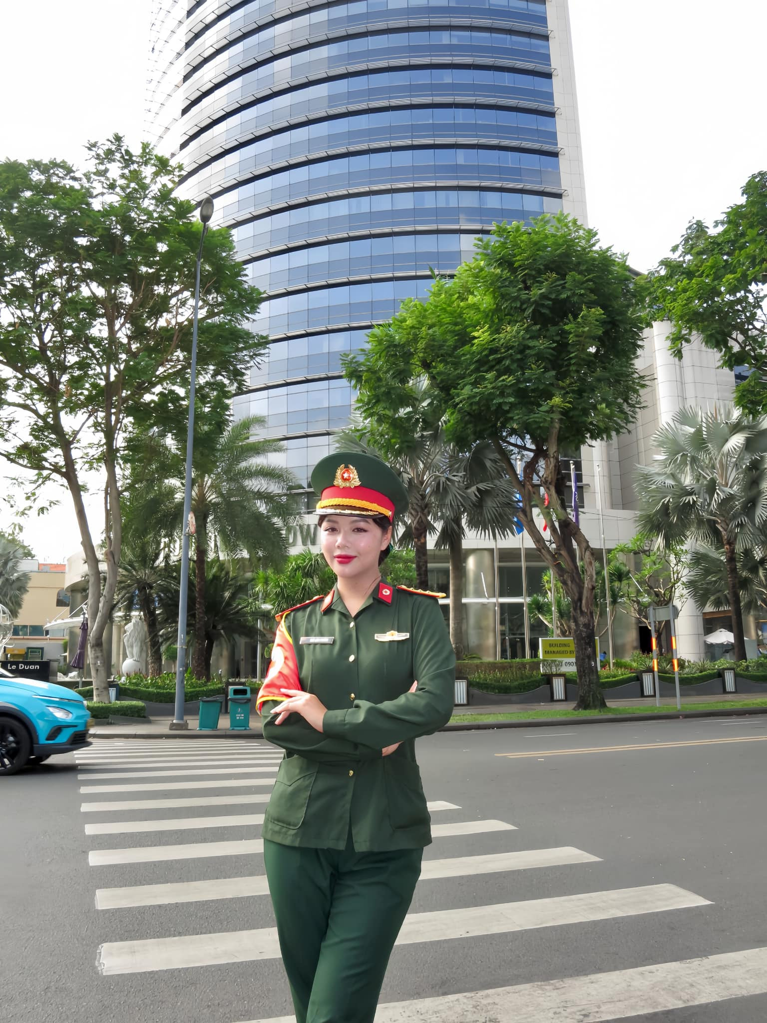 CLIP: Bắt trọn biểu cảm của Ngô Lâm Phương - nữ Trung úy cao 1m73 đang gây sốt- Ảnh 4.