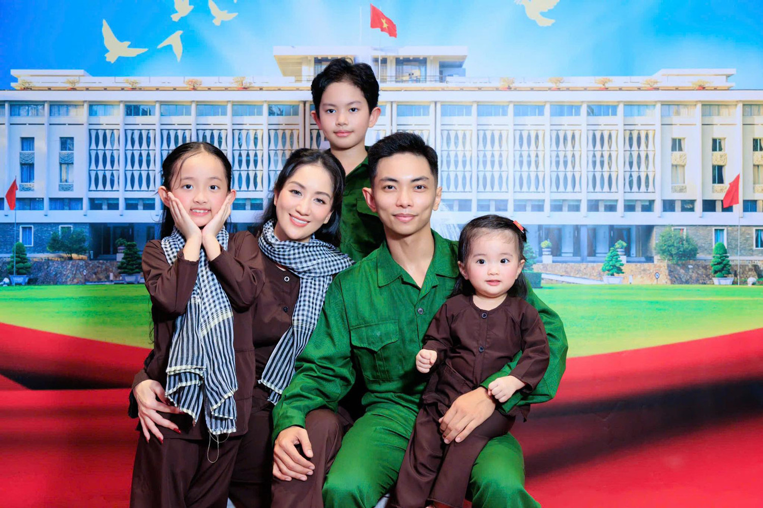 khanh thi phan hien 4 17456.jpg