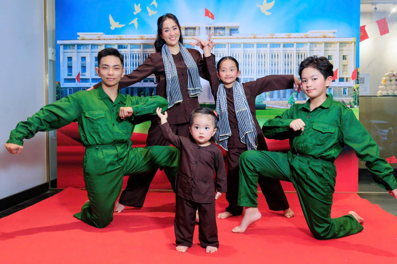 khanh thi phan hien 5 17456.jpg