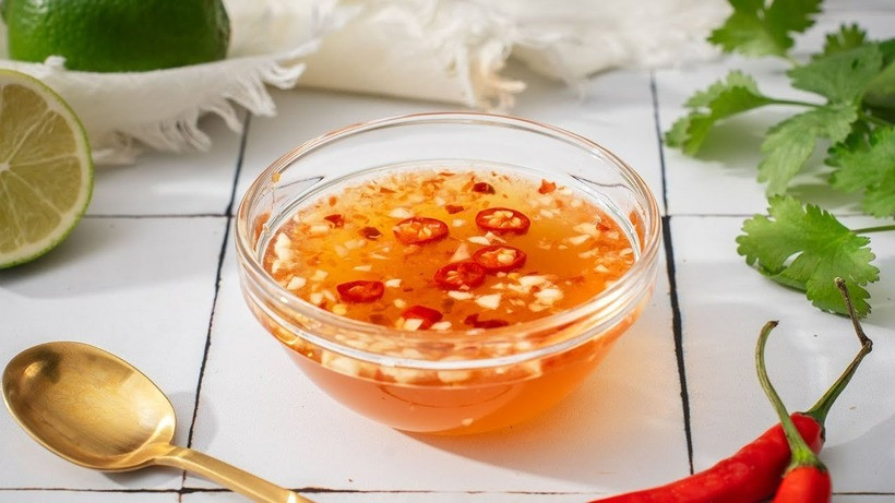 Người bị suy thận mạn tính cần hạn chế hoặc tốt nhất là tránh ăn nước mắm.