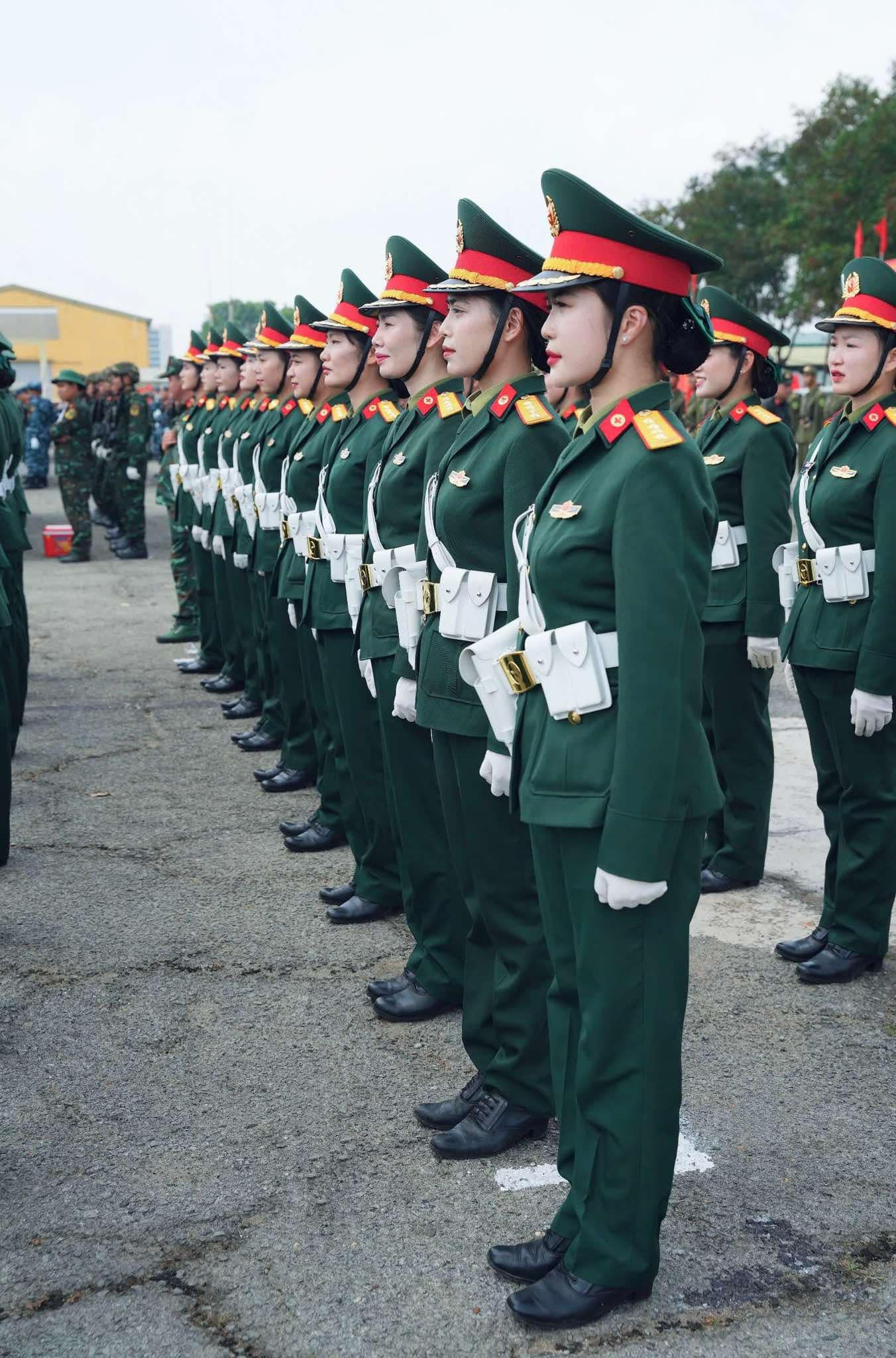 Nhan sắc gây thương nhớ của nữ quân nhân “khối Hoa hậu” diễu binh 30/4, ảnh đời thường càng bất ngờ - Ảnh 7.