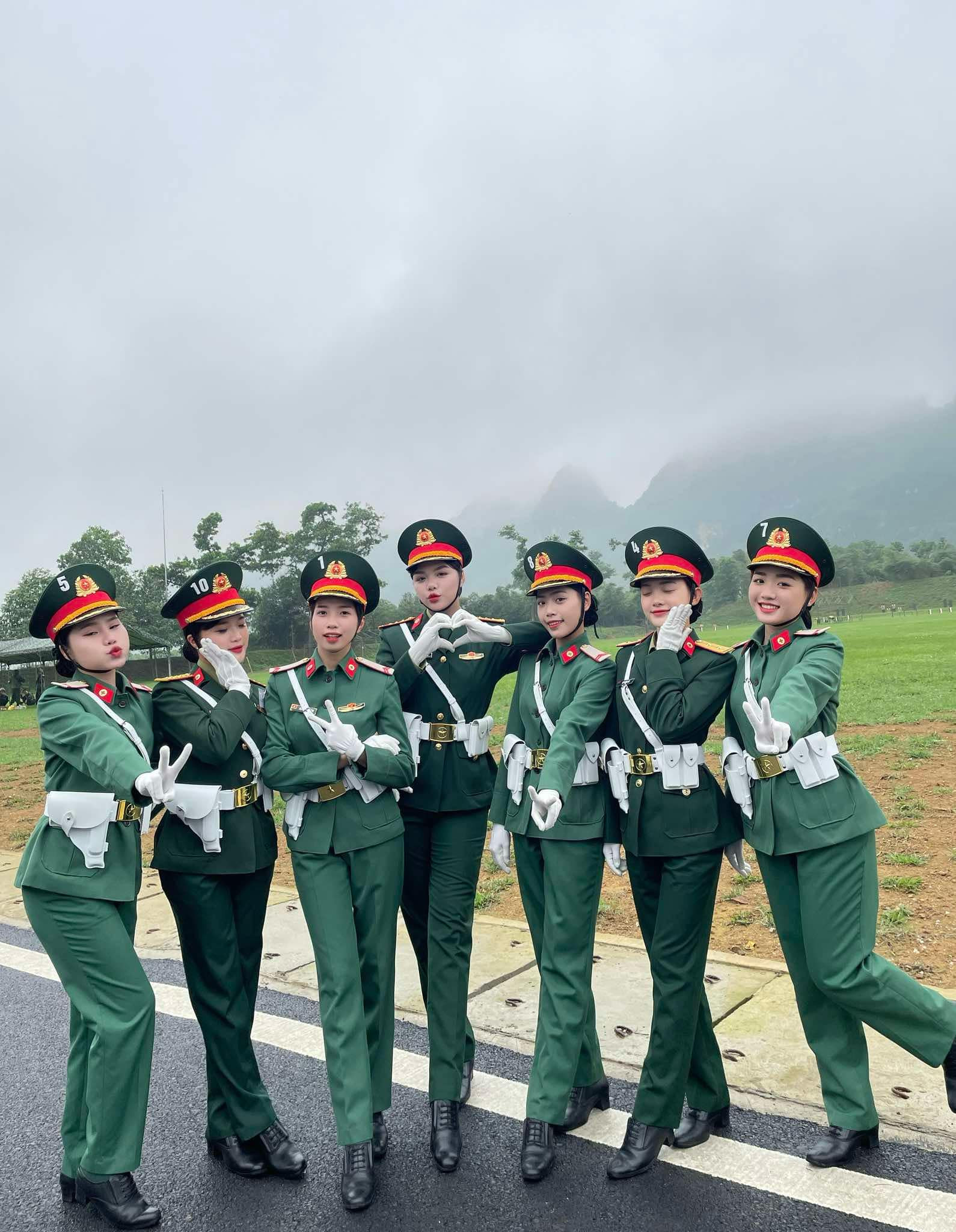 Nhan sắc gây thương nhớ của nữ quân nhân “khối Hoa hậu” diễu binh 30/4, ảnh đời thường càng bất ngờ - Ảnh 6.