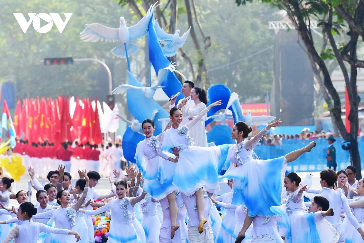 nhung hinh anh an tuong trong buoi tong duyet dieu binh, dieu hanh o tp.hcm hinh anh 2