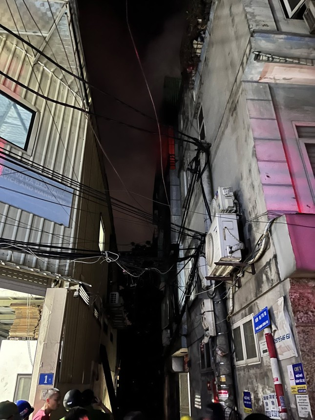 Hà Nội: Cháy nhà trong ngõ, 3 người tử vong ảnh 1