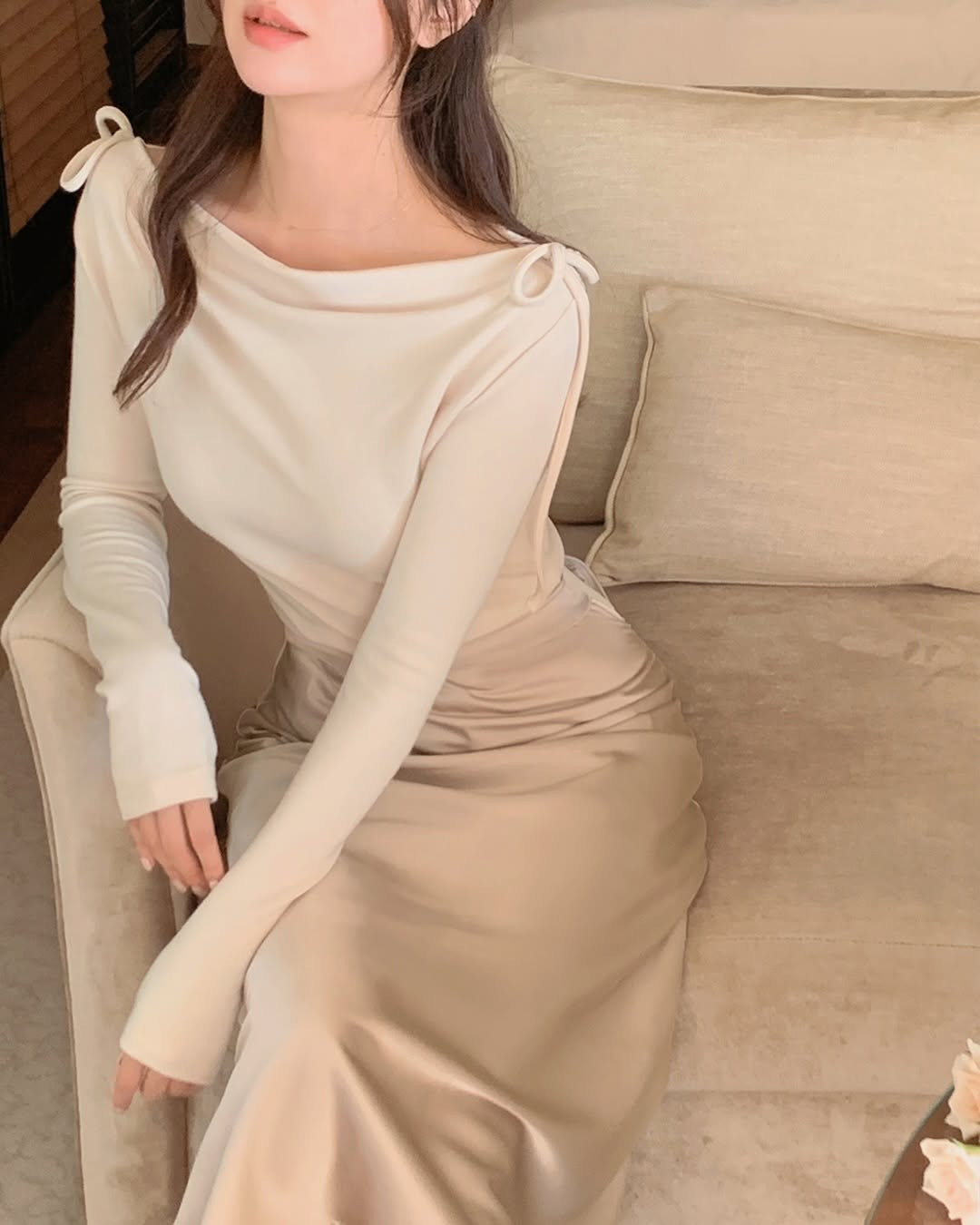 Vì sao không nên diện chân váy lụa tới công sở?- Ảnh 2.