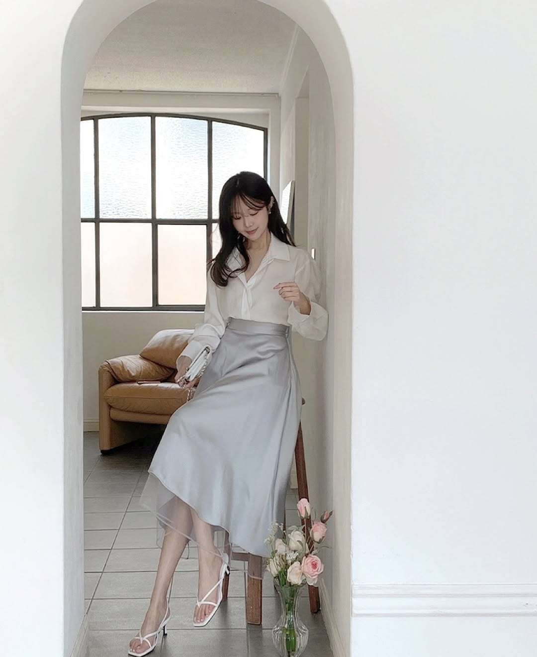 Vì sao không nên diện chân váy lụa tới công sở?- Ảnh 3.