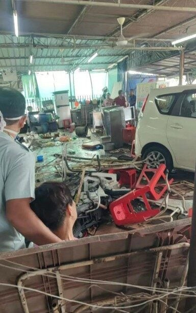 Đang ngồi trong quán ăn sáng, người phụ nữ bị ô tô đâm tử vong tại chỗ, lý do tai nạn gây tranh cãi- Ảnh 3.