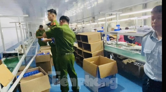 Đột kích xưởng sản xuất điện thoại 'chui' khuất nẻo ven thành phố Lạng Sơn ảnh 4