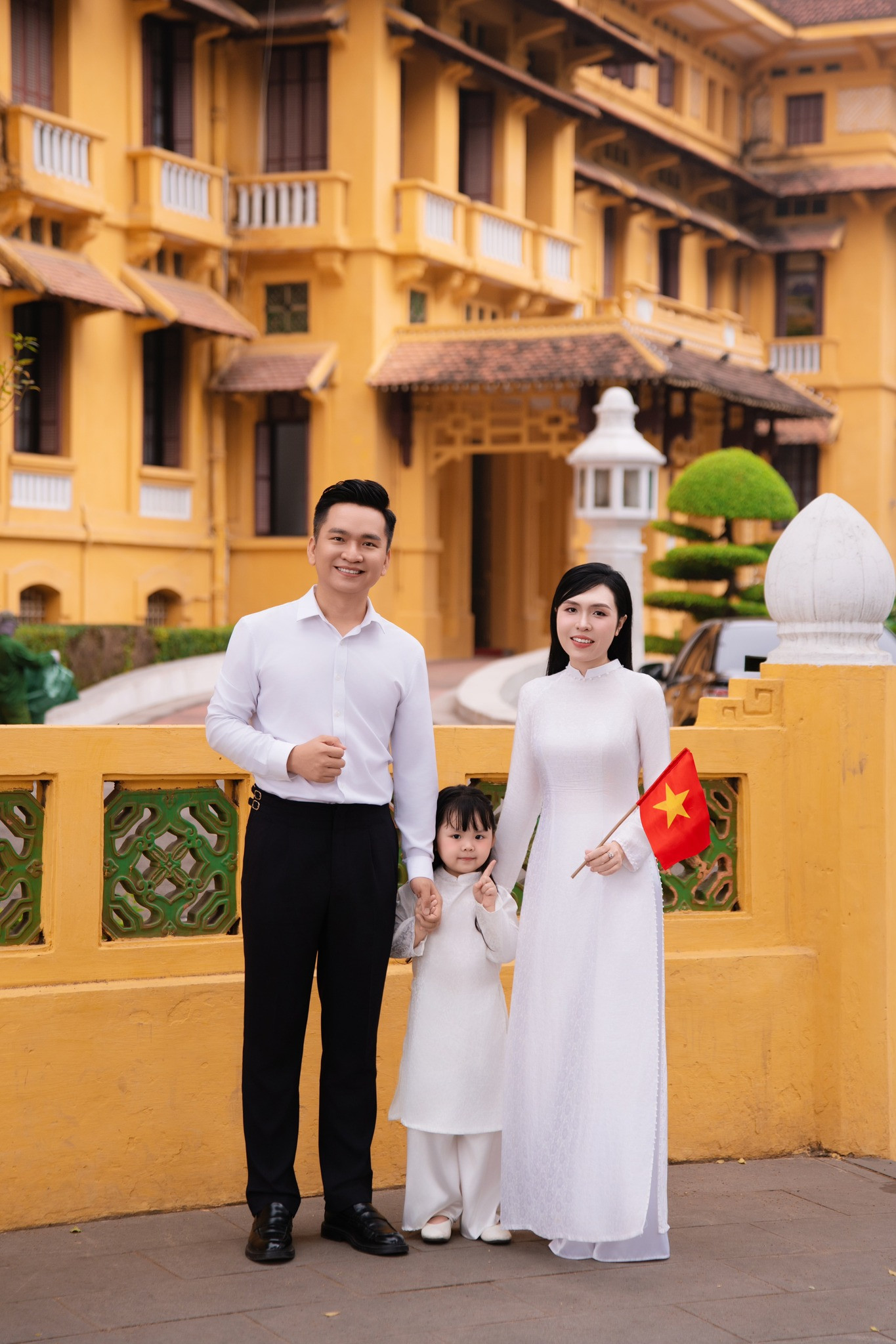 Hai nhóc tỳ nhà nam MC nổi tiếng VTV gây chú ý với bộ ảnh kỷ niệm hướng tới ngày 30/4 - Ảnh 9.