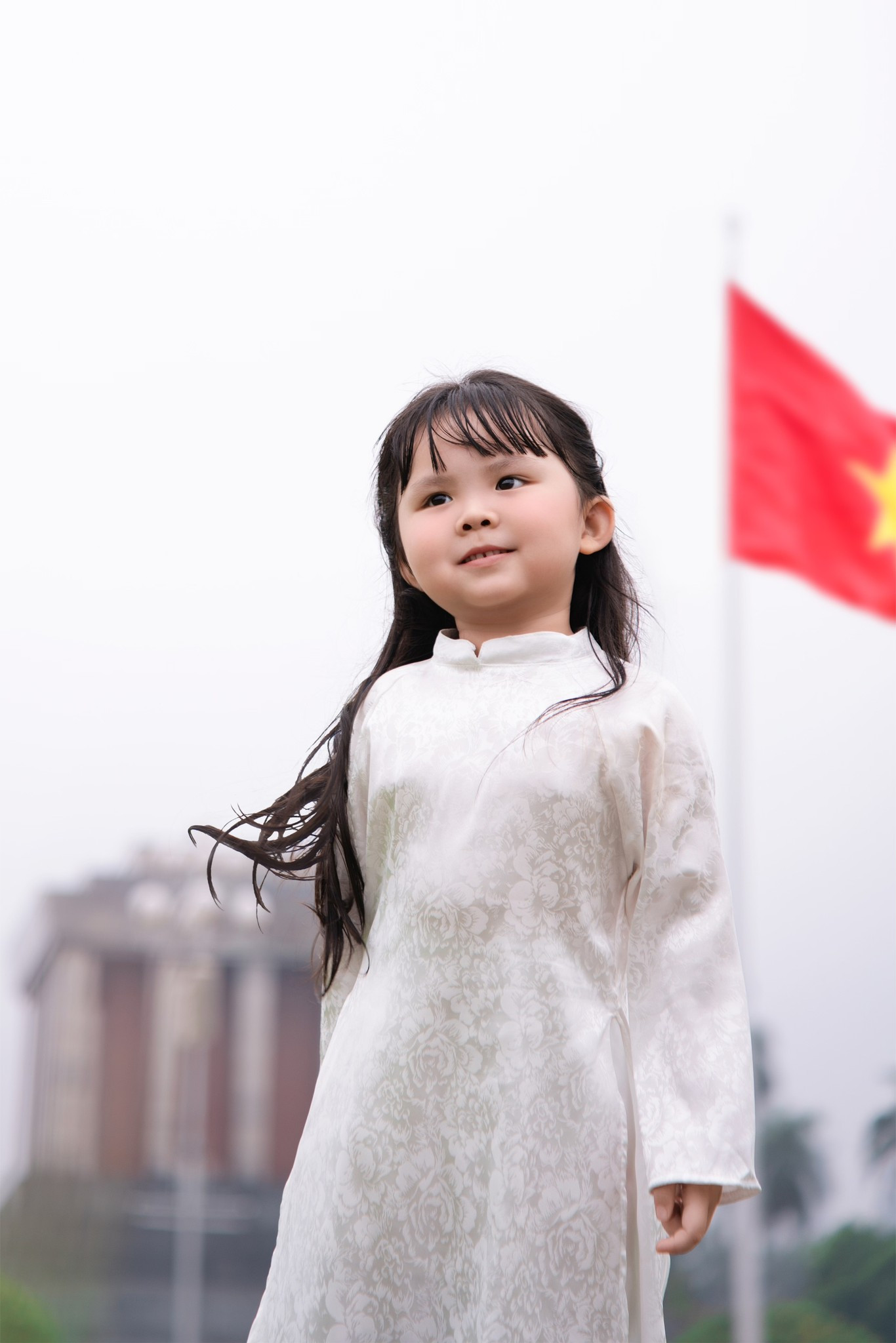 Hai nhóc tỳ nhà nam MC nổi tiếng VTV gây chú ý với bộ ảnh kỷ niệm hướng tới ngày 30/4 - Ảnh 8.