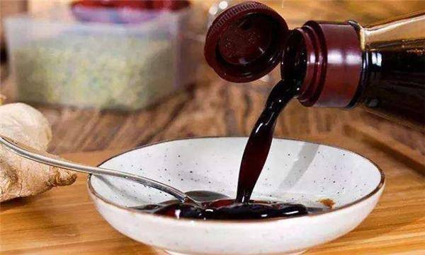 3 thói quen dùng nước tương gây hại gan thận, 90% gia đình mắc phải- Ảnh 1.