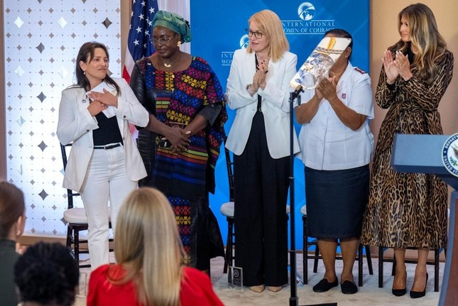 Bà Melania Trump gây sốt ảnh 4