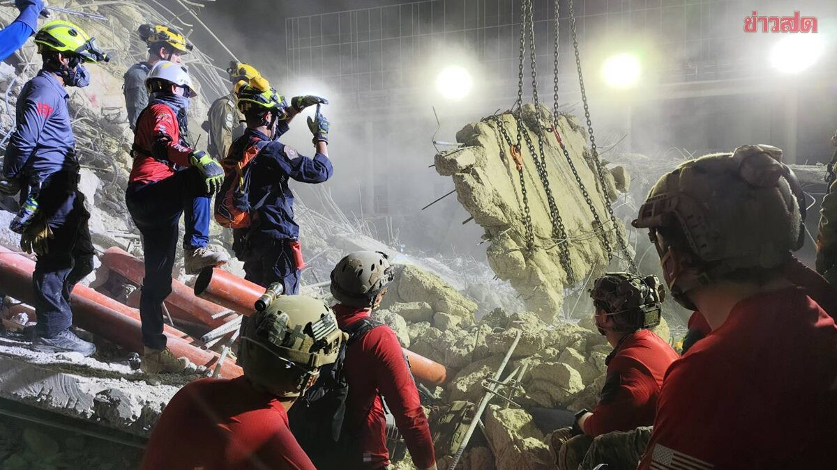 Bức ảnh người đàn ông ngồi thất thần nhìn toà nhà đổ nát sau trận động đất ở Bangok viral toàn mạng, phóng to cận cảnh bên dưới càng bất ngờ- Ảnh 2.