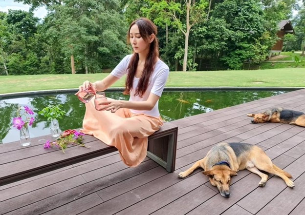 Cuộc sống như nữ hoàng trong siêu dinh thự của