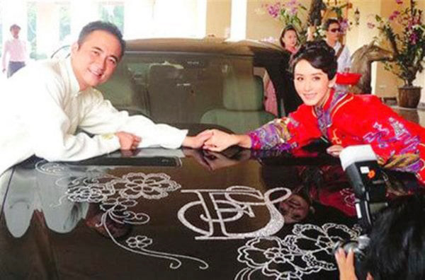 Cuộc sống như nữ hoàng trong siêu dinh thự của