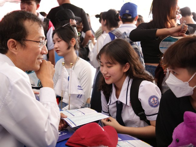 Đề xuất miễn học phí cho sinh viên, học viên các ngành khoa học cơ bản ảnh 1