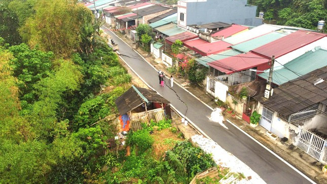 Đường sụt trượt, nhà nứt toác, nhiều hộ dân ở TP Lào Cai phải di dời khẩn cấp- Ảnh 9.