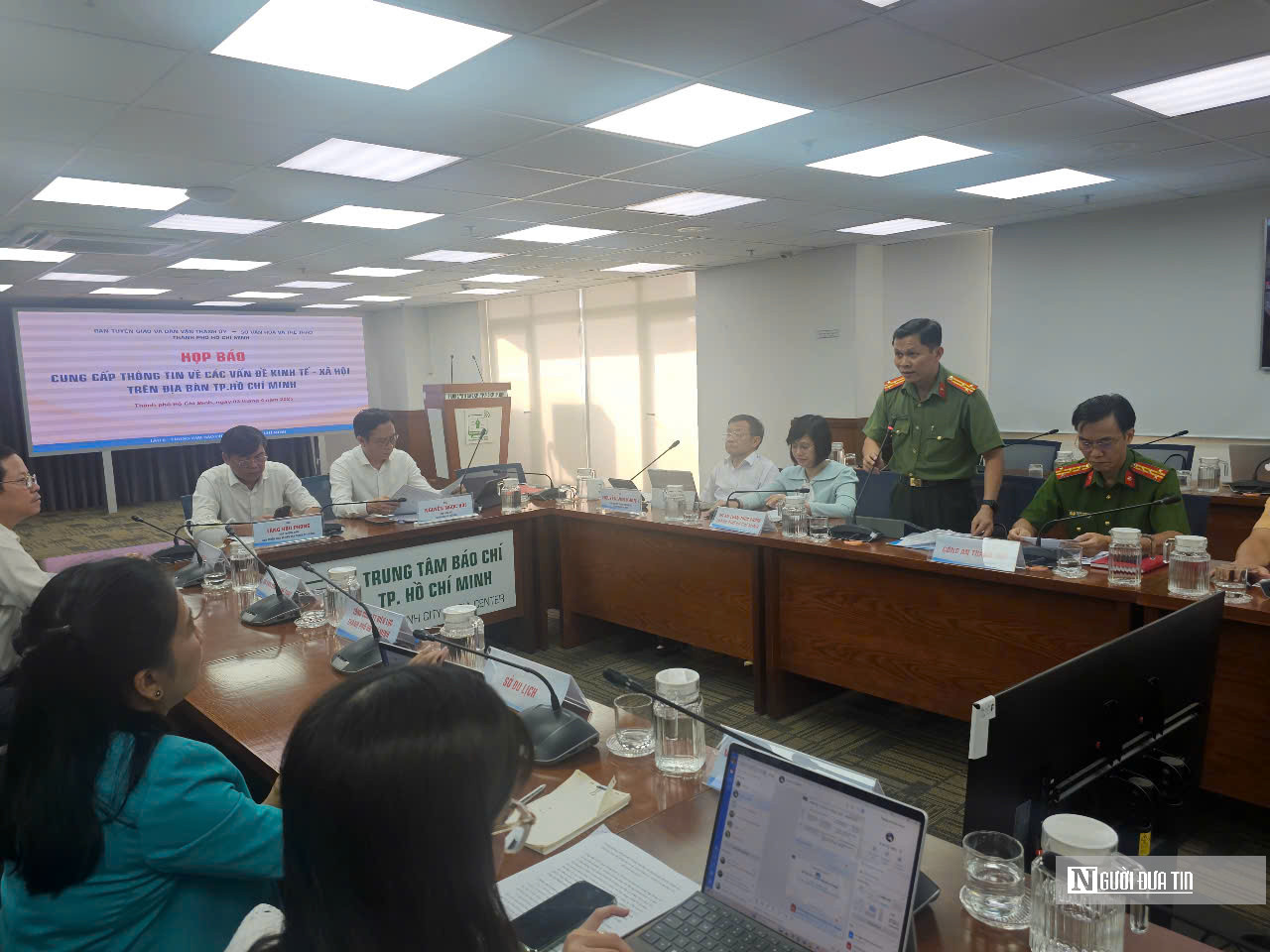 Một chung cư ở Tp.HCM bị nứt do dư chấn động đất ở Myanmar: Sở Xây dựng lên tiếng- Ảnh 1.