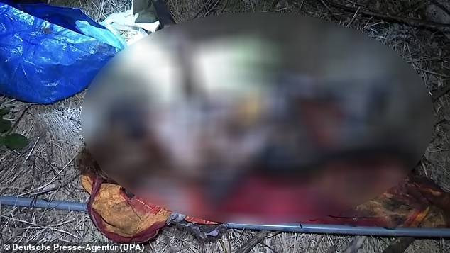 Nhận tin báo về nhiều phần thi thể phụ nữ trong túi nilon ven đường, sau 5 tiếng điều tra cảnh sát sững sờ phát hiện sự thật- Ảnh 1.