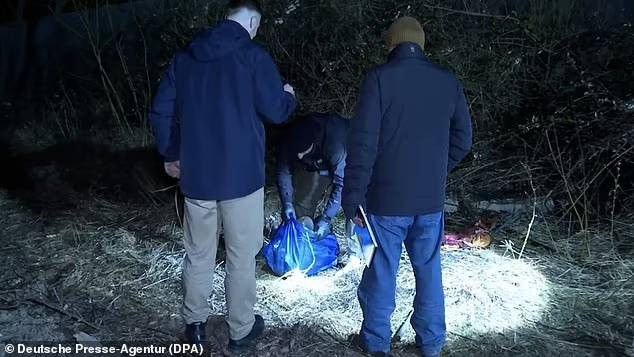 Nhận tin báo về nhiều phần thi thể phụ nữ trong túi nilon ven đường, sau 5 tiếng điều tra cảnh sát sững sờ phát hiện sự thật- Ảnh 3.