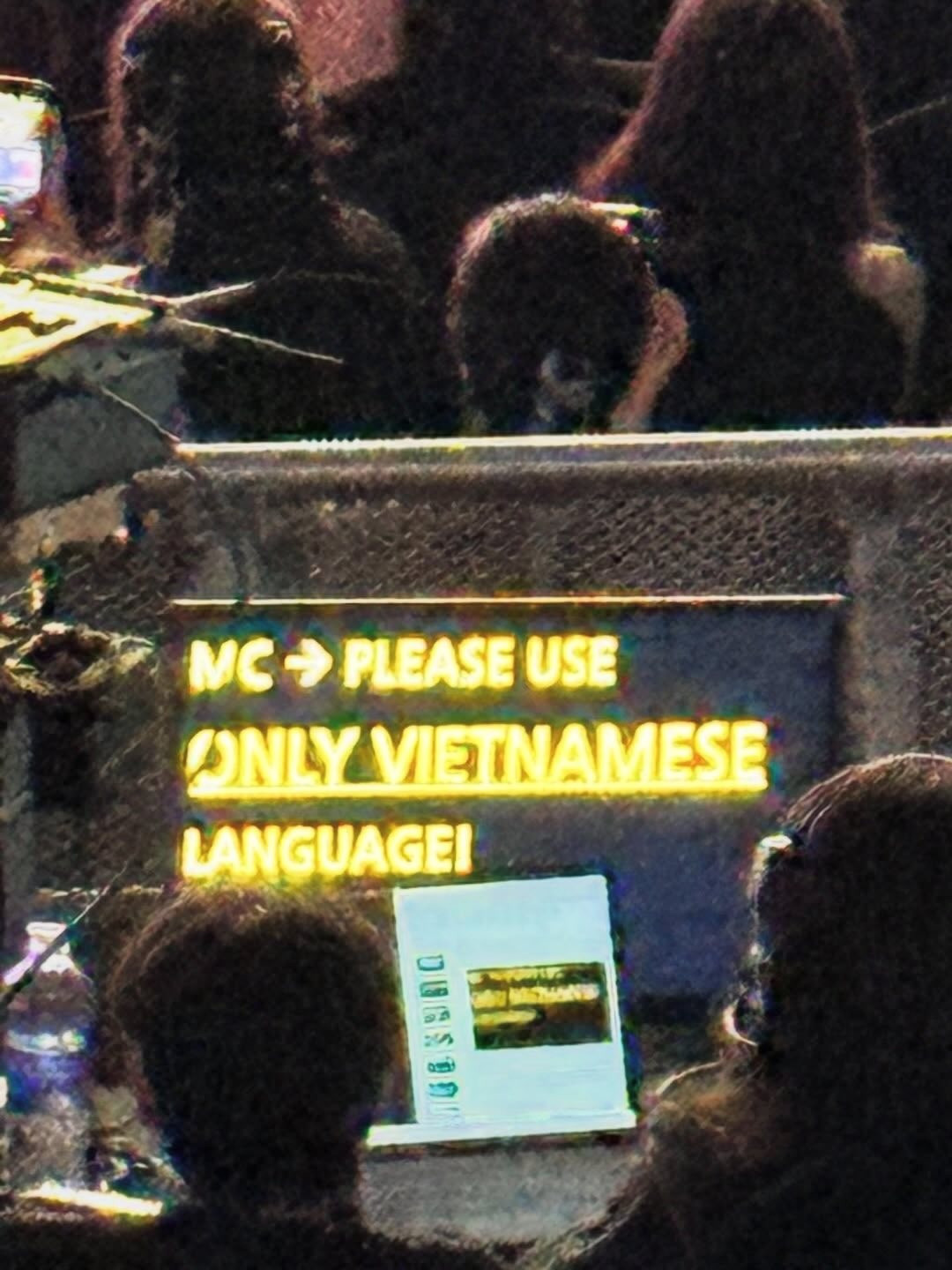 Xôn xao tấm bảng BTC nhắc nhở Khánh Vy nhiều lần khi cô dùng tiếng Hàn giao tiếp với Jisoo thay vì tiếng Việt- Ảnh 2.