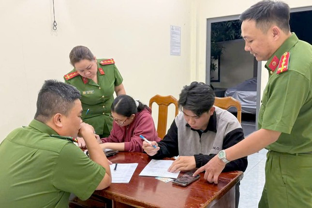 2 Tiktoker đăng clip sai sự thật về an ninh trật sau khi xem sơ duyệt diễu binh ảnh 1