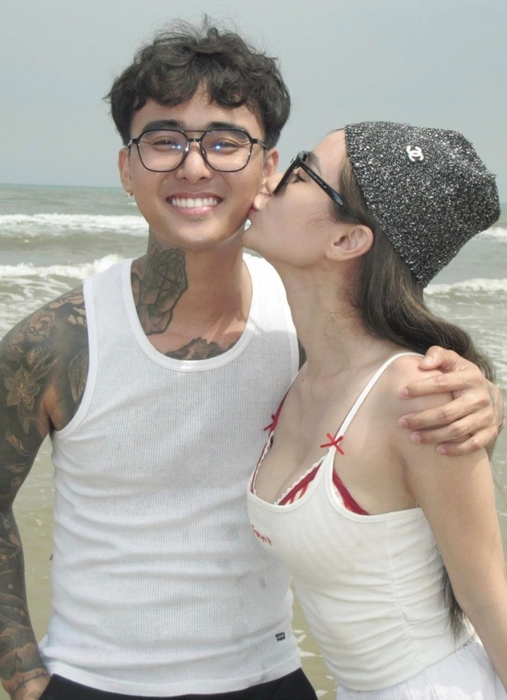 Cặp đôi trải qua 5 năm yêu nhau nhiều thăng trầm.