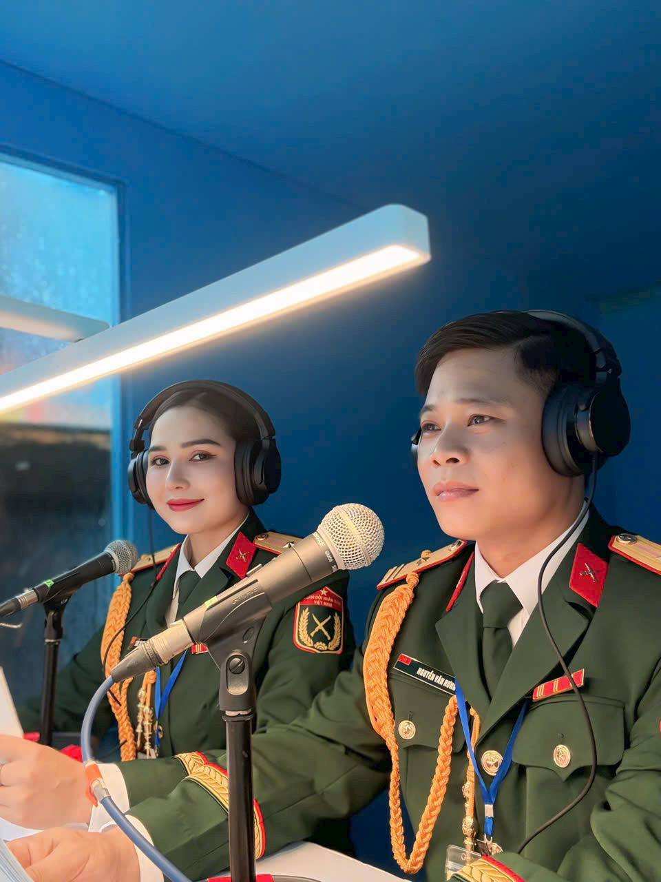 Giọng đọc nữ “chạm trái tim” tại lễ diễu binh, diễu hành 30/4: Xinh như Hoa hậu, 33 tuổi đã là Thiếu tá - Ảnh 1.