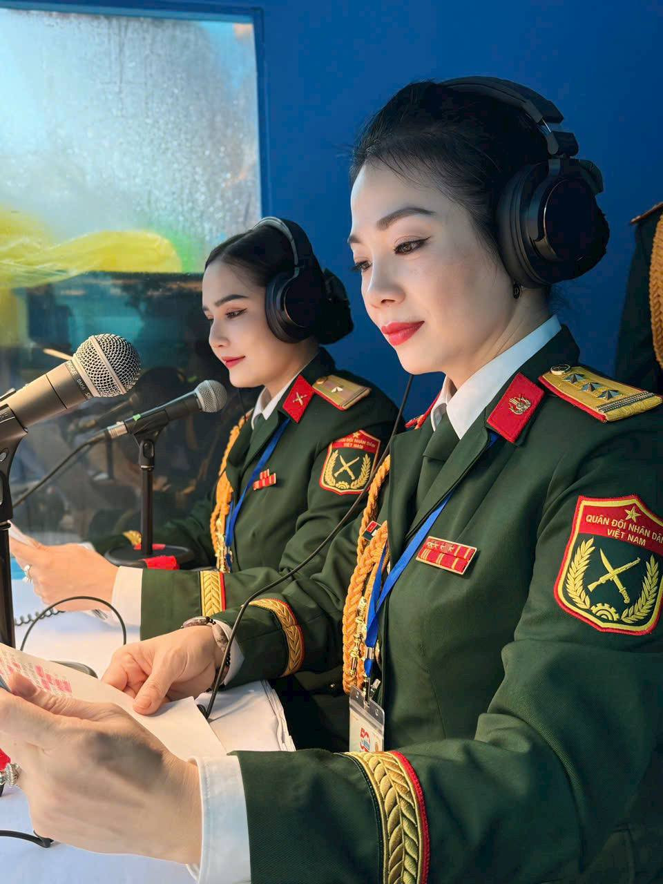 Giọng đọc nữ “chạm trái tim” tại lễ diễu binh, diễu hành 30/4: Xinh như Hoa hậu, 33 tuổi đã là Thiếu tá - Ảnh 5.