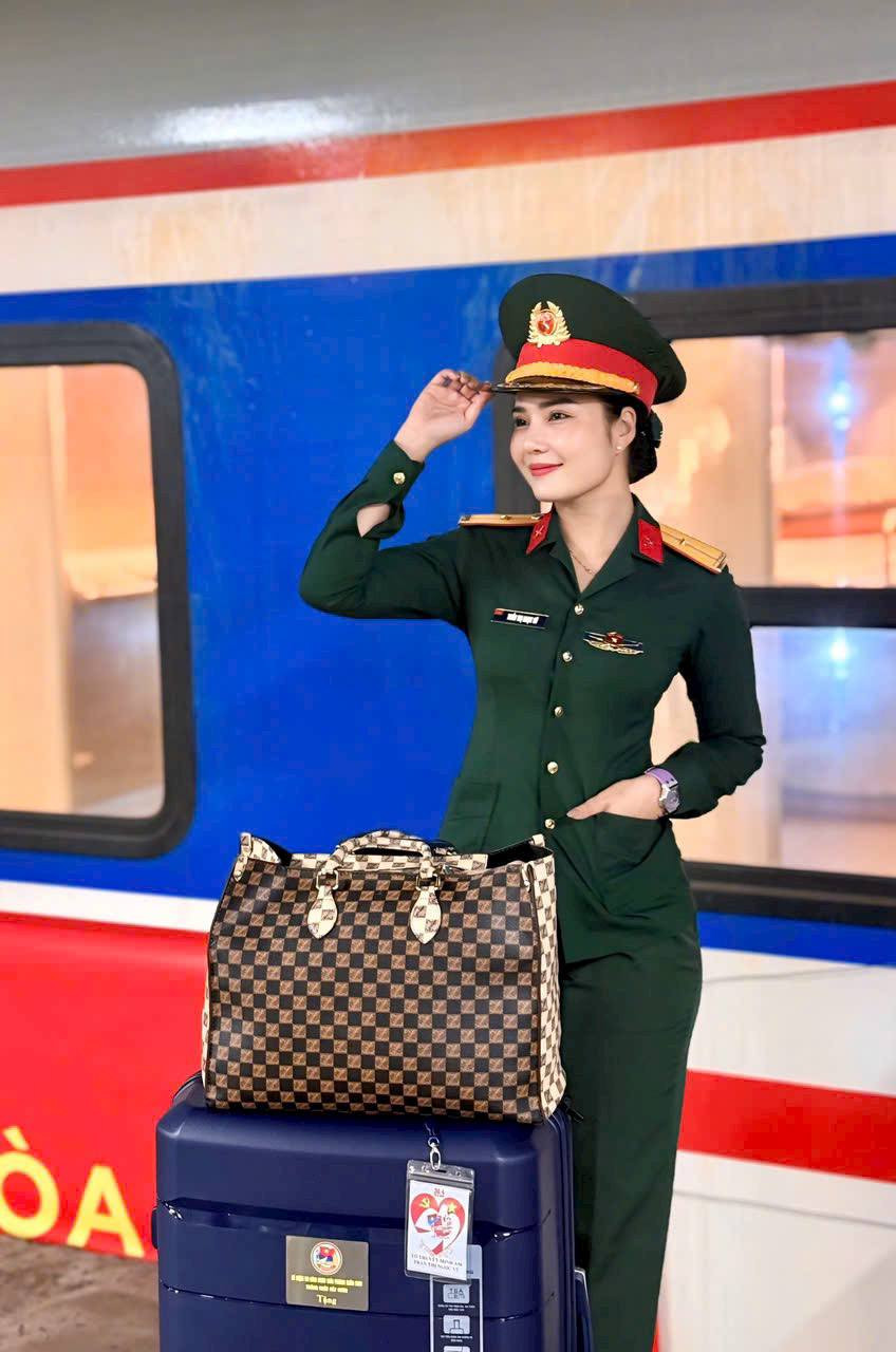 Giọng đọc nữ “chạm trái tim” tại lễ diễu binh, diễu hành 30/4: Xinh như Hoa hậu, 33 tuổi đã là Thiếu tá - Ảnh 6.