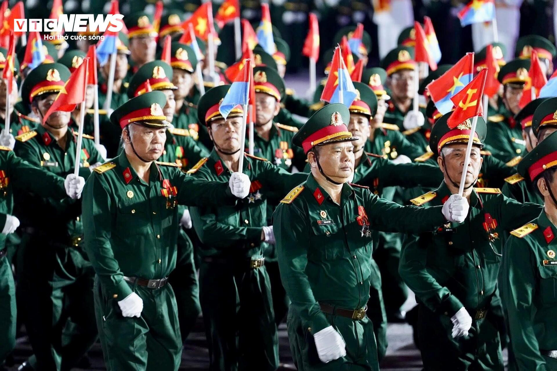 Khối đặc biệt nhất trong lễ diễu binh 30/4: Người trẻ nhất đã 82 tuổi - 7