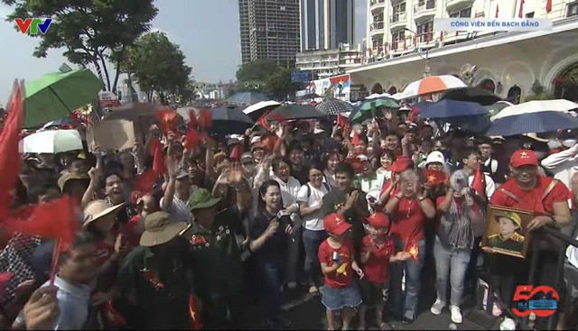 Nữ BTV có pha xử lý cực tinh tế khi phỏng vấn em bé trên sóng trực tiếp sau lễ diễu binh, diễu hành 30/4- Ảnh 4.