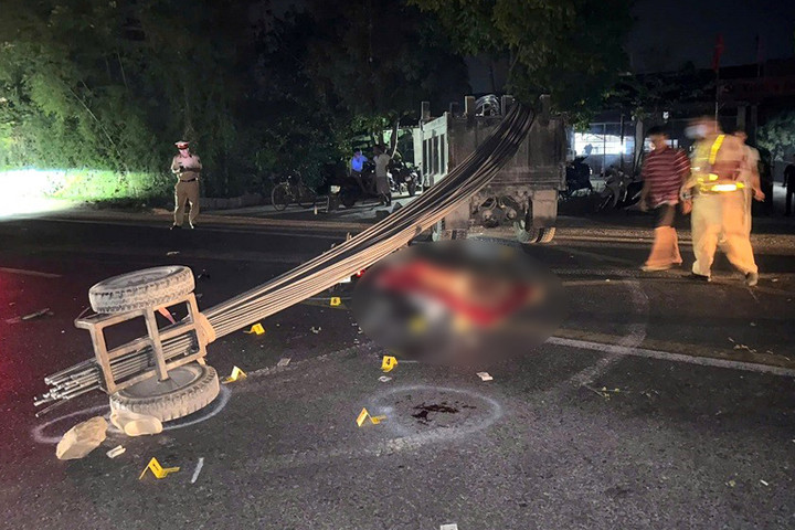 Hiện trường vụ tai nạn giao thông do xe ba bánh tự chế làm 1 người chết và 1 người bị thương. (Ảnh: Công an tỉnh Hà Nam)